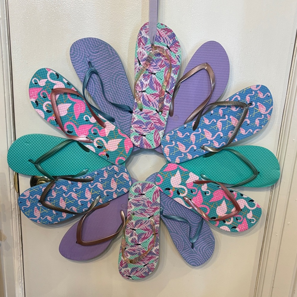 Colorful Flip Flop Wreath with Flamingo and Butterfly Patterns
